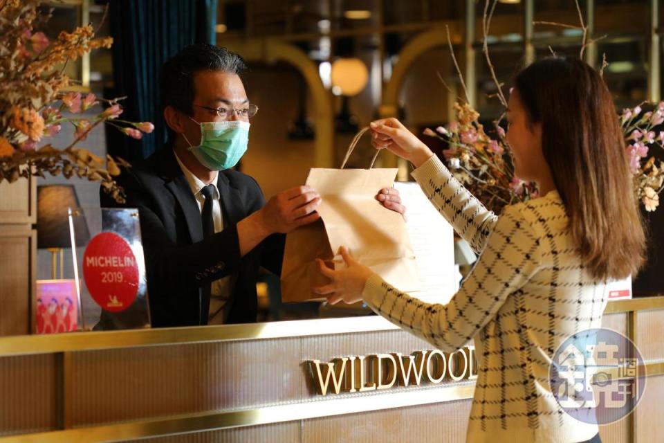 位於百貨公司中的WILDWOOD率先開賣外帶餐盒。