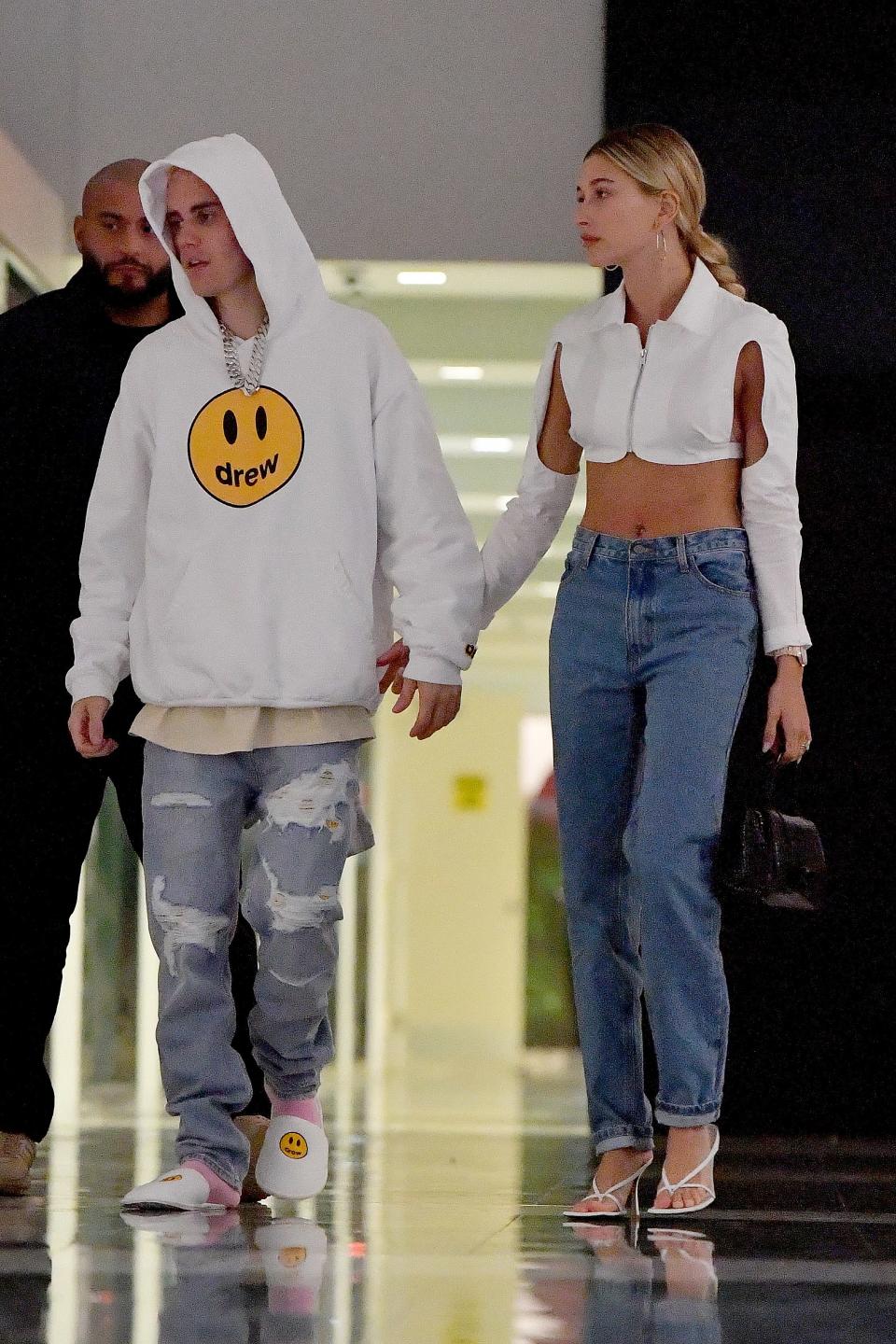 <h1 class="title">Justin And Hailey Bieber Enjoy Date Night at Celeb Hotspot Komodo in Miami.</h1><cite class="credit">Photo: Splash News</cite>