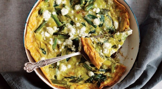 all_the_greens_frittata_eatinginthemiddle_720