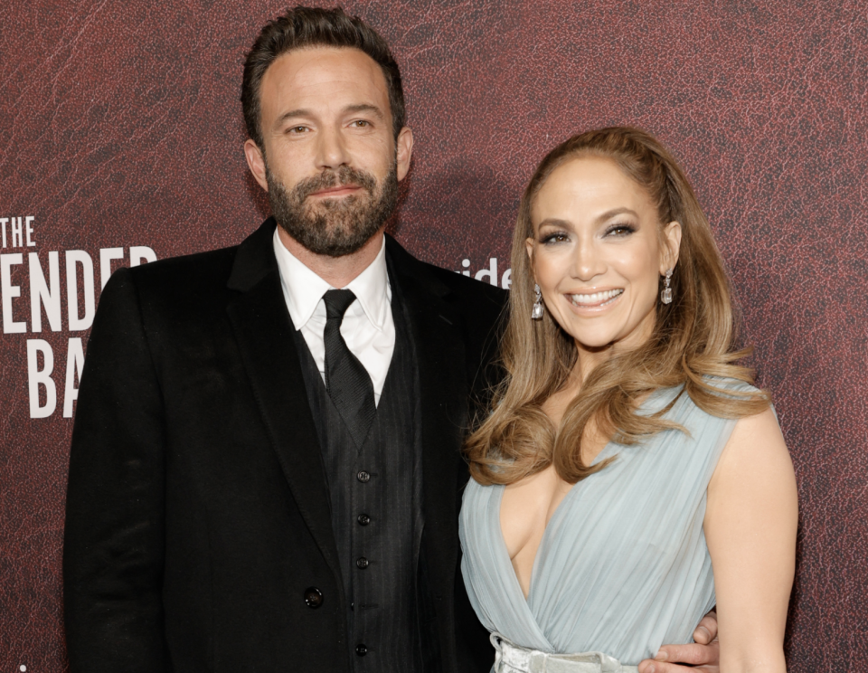 HOLLYWOOD, CALIFORNIA - DECEMBER 12: (L-R) Ben Affleck and  Jennifer Lopez attend the Los Angeles premiere of Amazon Studio's 