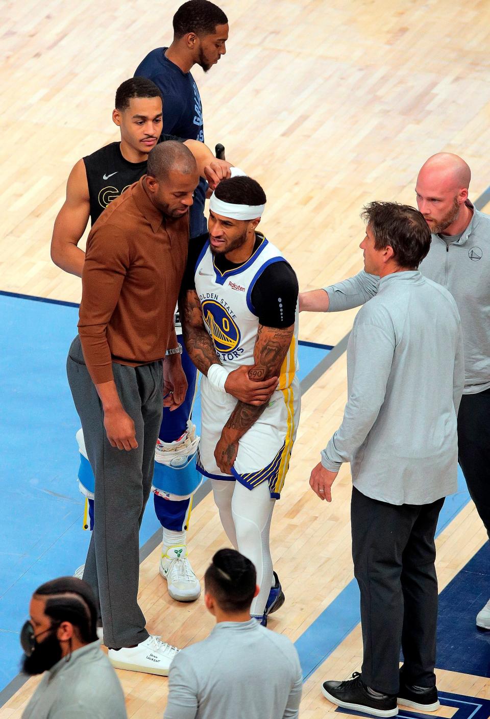 Andre Iguodala talks to Gary Payton II (0) after he was hit by Dillon Brooks (24) with a flagrant two technical foul in the first quarter as the Golden State Warriors played the Sacramento Kings at Chase Center in San Francisco, Calif., on Thursday, February 3, 2022(Carlos Avila Gonzalez/San Francisco Chronicle via AP)