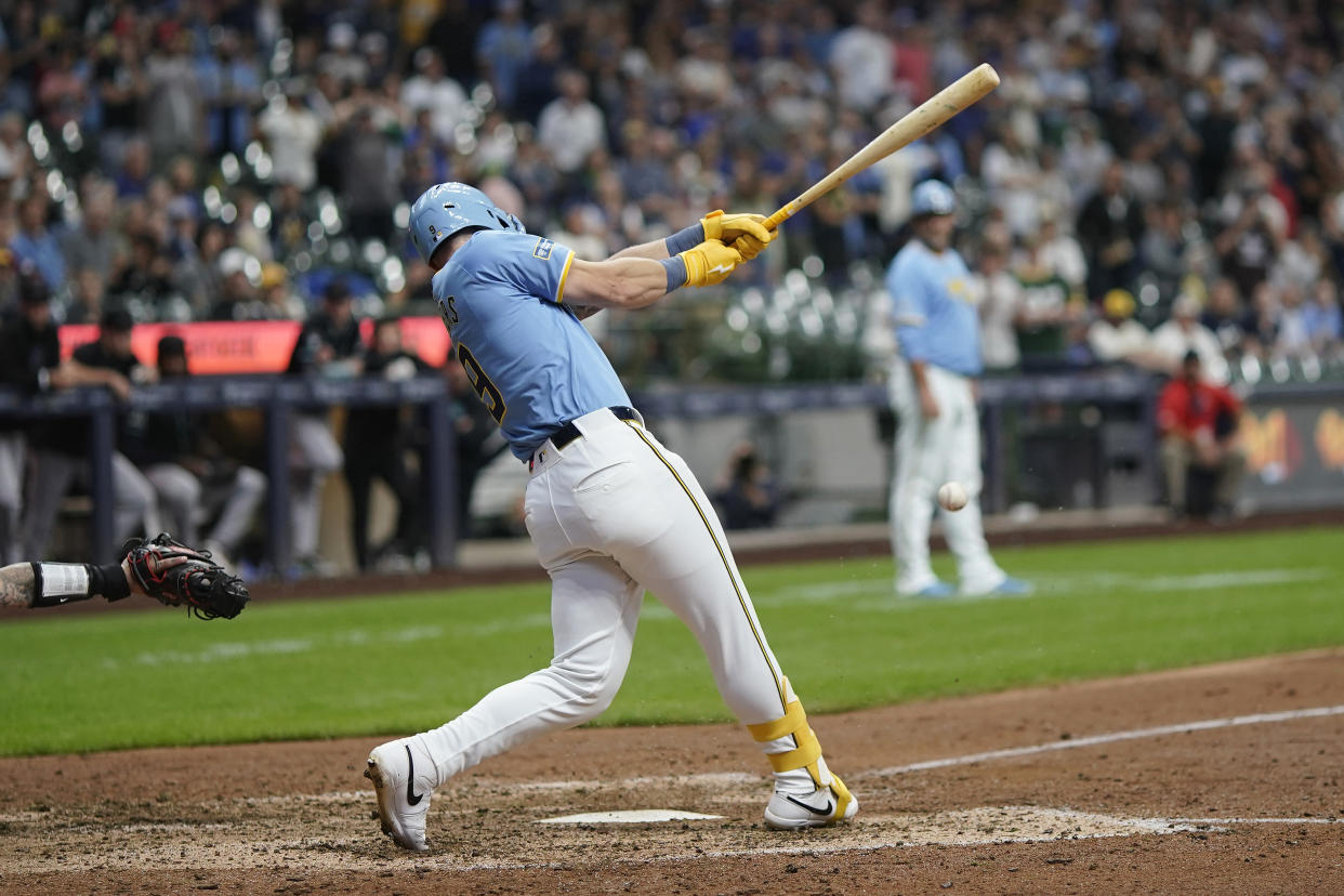 Milwaukee Brewers' Jake Bauers hits an RBI-single during the eighth inning of a baseball game against the Arizona Diamondbacks, Sunday, Sept. 22, 2024, in Milwaukee. (AP Photo/Aaron Gash)