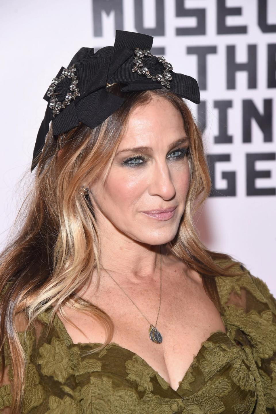 <p>This may be SJP’s version of Jackie Kennedy’s famous pillbox hats. </p>