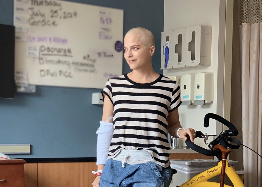 Selma Blair debuted a shaved head prior to being discharged from the hospital after a round of intense MS treatment. (Photo: Instagram)