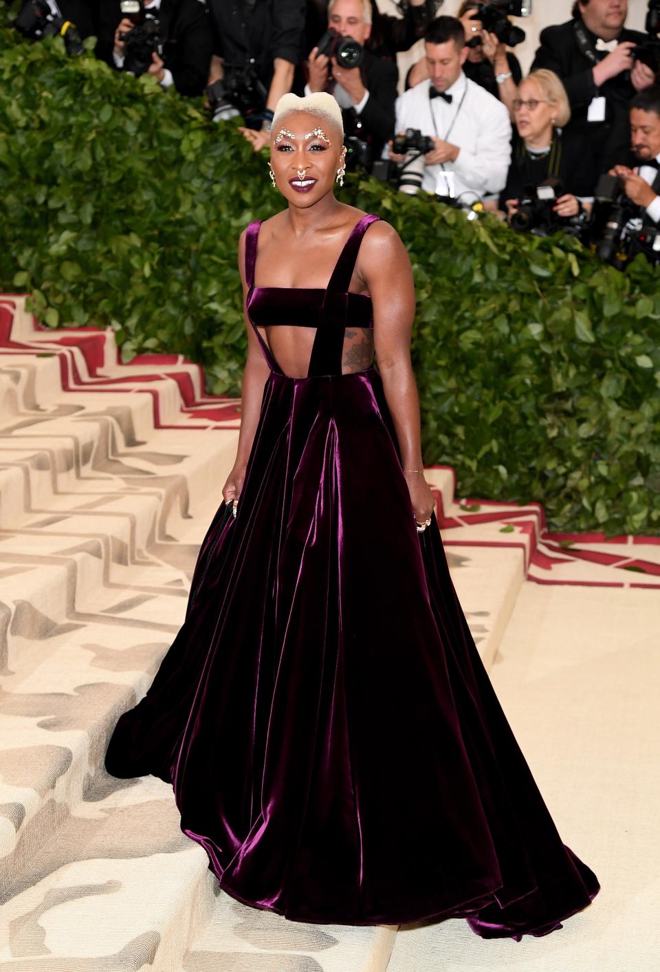 Actress Cynthia Erivo arrived at the Met Gala 2018 with seriously jaw-dropping nails: a rendition of the Sistine Chapel with two black women.