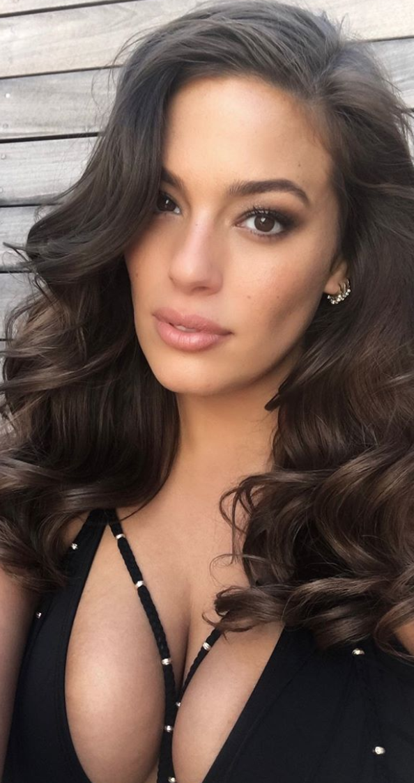 The model goes in for a close-up. (Photo: Via Ashley Graham Instagram Stories)