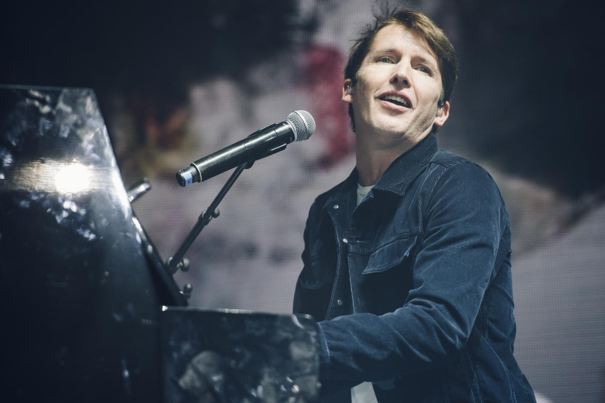 MADRID, SPAIN - OCTOBER 23: British singer and songwriter James Blunt performs on stage during the 'Por Ellas' charity concert against breast cancer at WiZink Center on October 23, 2021 in Madrid, Spain. (Photo by Mariano Regidor/WireImage)