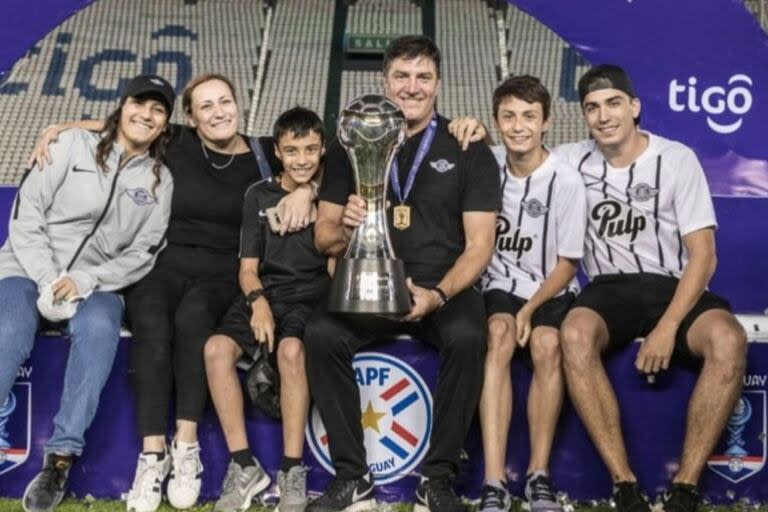 Campeón en familia: como entrenador, Chamot conquistó la Copa Paraguay, en 2019, con Libertad 