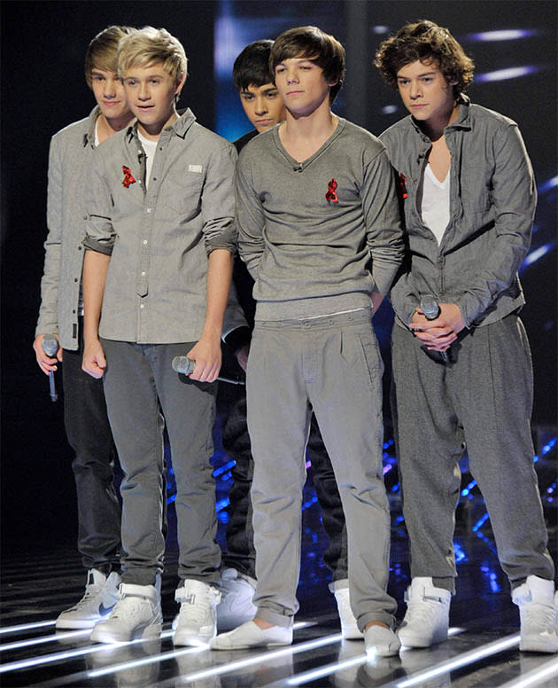 On stage, the stylist seemed to think grey tracksuits were the order of the day at Christmas 2010.