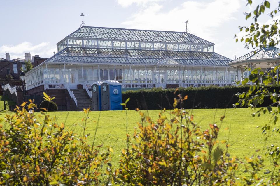 The event was held at the Isla Gladstone Conservatory in Liverpool (PA)