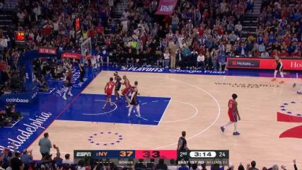 Kelly Oubre Jr. hits from way downtown