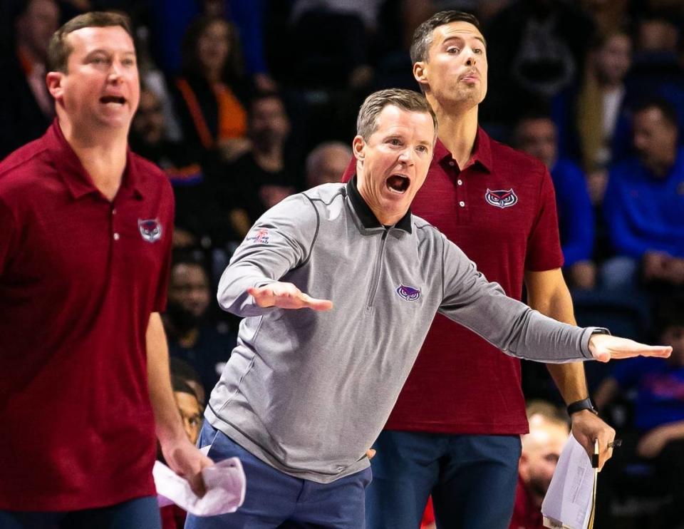 Florida Atlantic Owls head coach Dusty May coaches from the sideline in the second half as the Florida Gators hosted the Florida Atlantic Owls at Billy Donovan Court at Exactech Arena in Gainesville, FL on Monday, November 14, 2022. At left is Owls assistant coach Kyle Church.