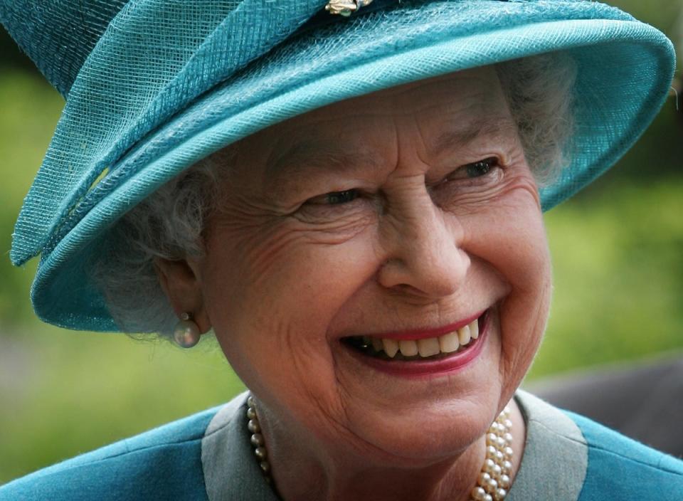 Queen Elizabeth tours Jamestown settlement on 4 May 2007 in Williamsburg, Virginia (Getty)