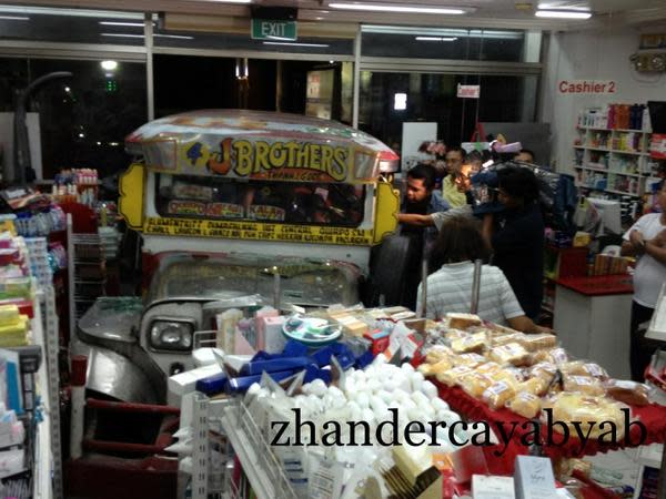 A passenger jeepney lost its brakes and hit a Mercury Drug store in Taft corner Padre Faura in Manila on September 12. Fortunately, no one was hurt in the incident. Photos from Zhander Cayabyab, used with permission.