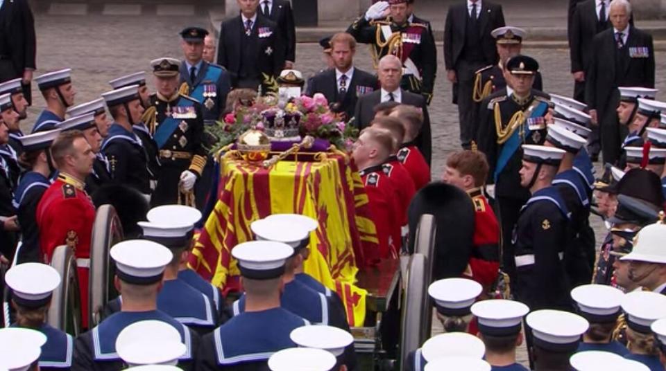 queen-elizabeth-funeral coffin