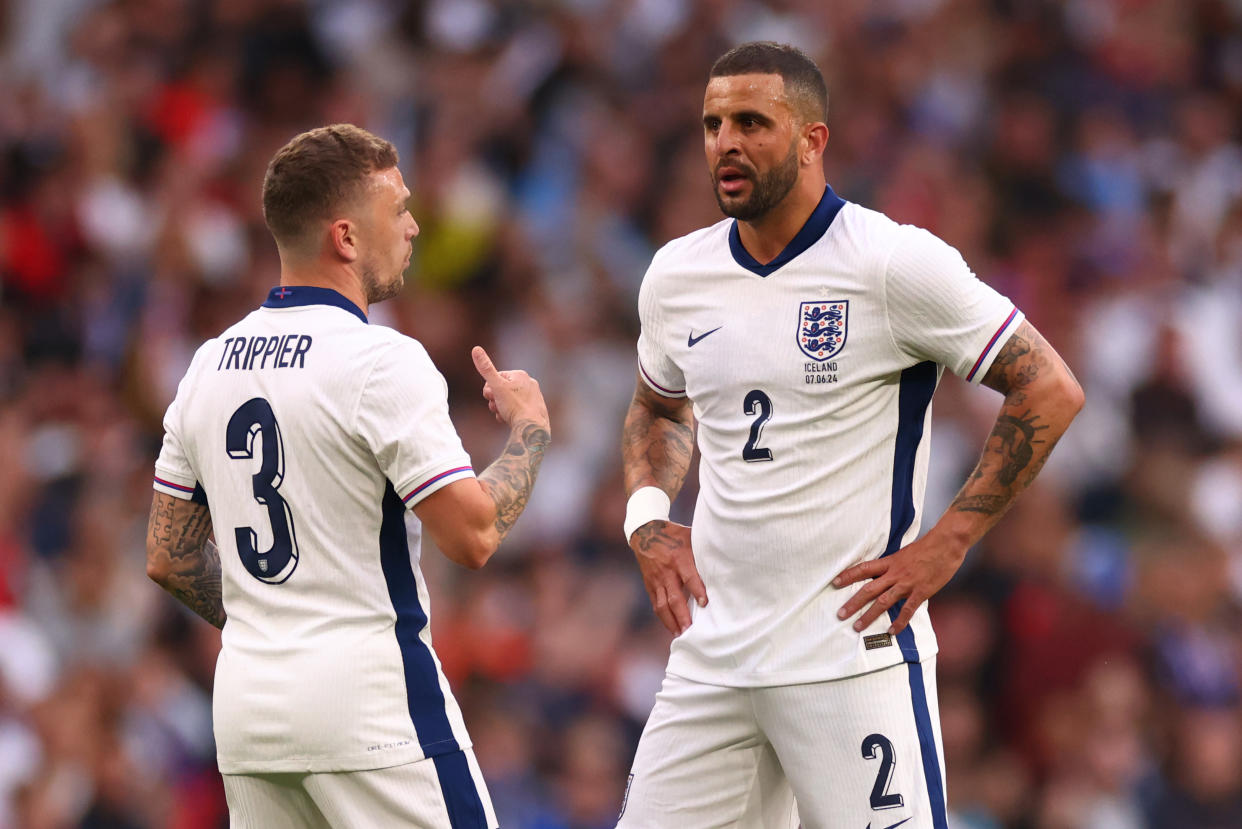 Kyle Walker (2) y Kieran Trippier (3) se perfilan para ser titulares en la zaga de Inglaterra para la Euro 2024. (Foto: Marc Atkins/Getty Images)