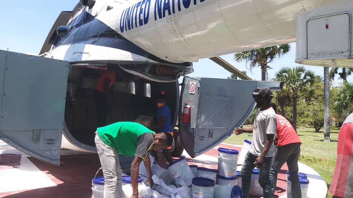 On Monday, April 24, 2023, Haiti’s Office of Civil Protection along with the International Organization for Migration delivered blankets, non-perishable items and other goods to residents in Cabaret and nearby Arcahaie who were forced to flee gang violence over the weekend in the community of Source Matelas, just north of Port-au-Prince.