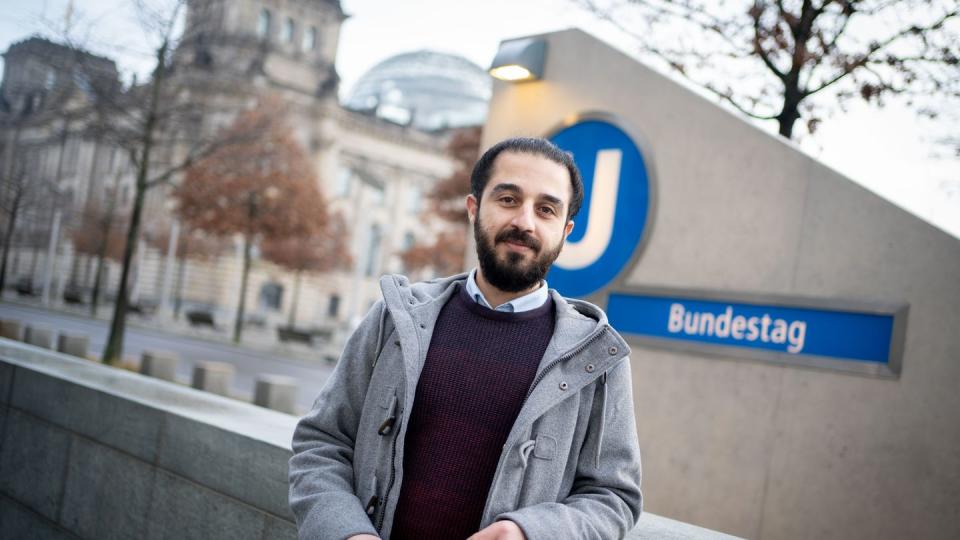 Der 2015 aus Syrien nach Deutschland geflüchtete Tarek Alaows tritt für Bündnis90/Die Grünen in Nordrhein-Westfalen als Kandidat bei der Bundestagswahl an.