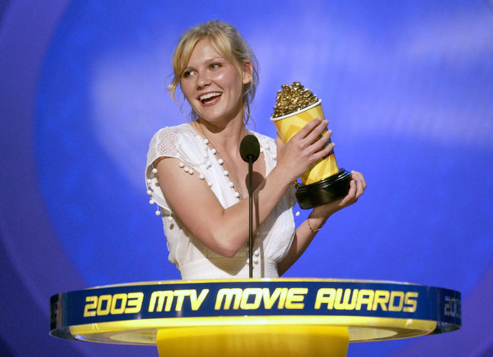 Kirsten Dusnt accepts the award for Best Kiss at the 2003 MTV Movie Awards (she won for her infamous “rain kiss” with Tobey Maguire in “Spider-Man”).