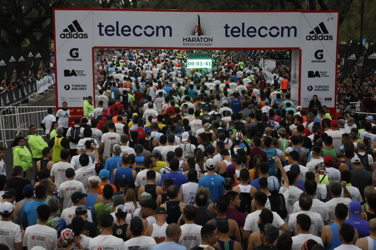 La largada de la maratón de Buenos Aires de 2022.