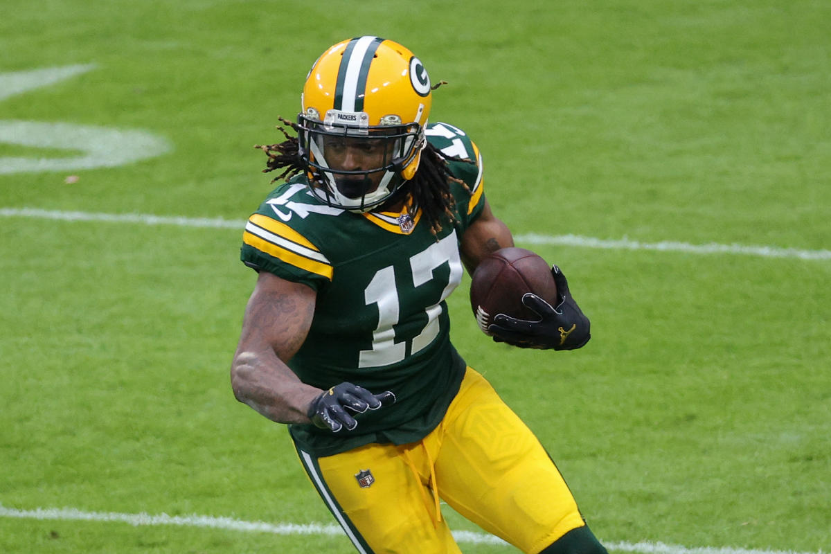 Packers WR Davante Adams surprises alma mater with new uniforms, cleats