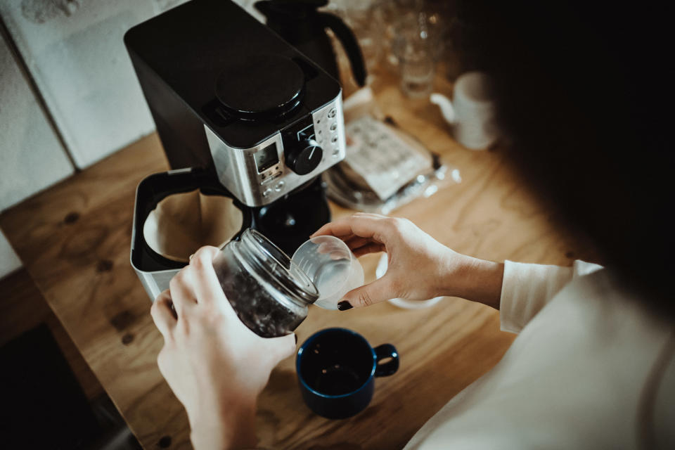 woman measures coffee beans