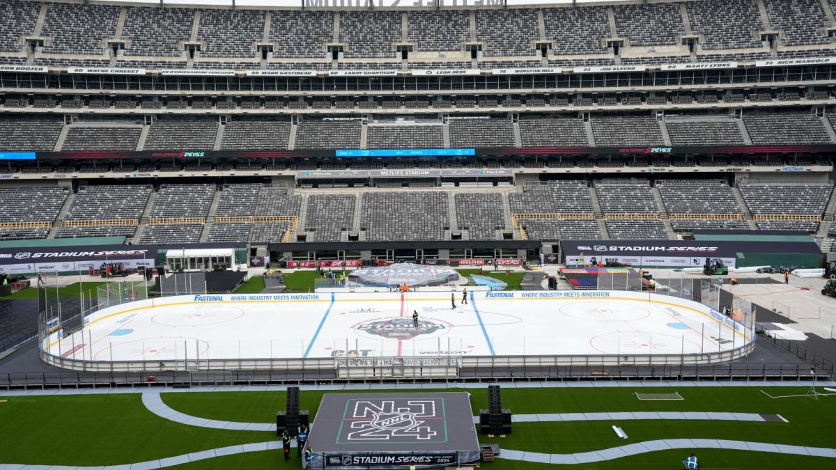 Flyers, Rangers und Devils testen das Eis im MetLife Stadium beim Training für Stadium Series-Spiele