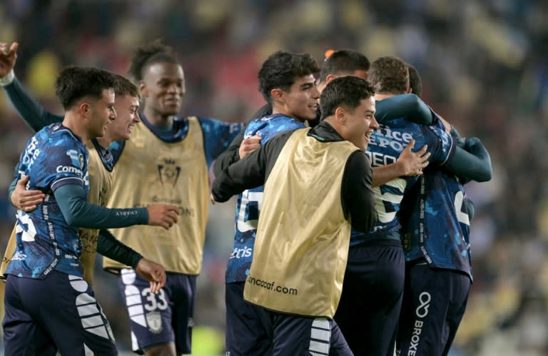 Los jugagdores del Pachuca celebran tras pasar a la final de la Copa de Campeones de Concacaf, tras eliminar al América en duelo disputado en Pachuca, Mexico, el 30 de abril de 2024 (YURI CORTEZ)