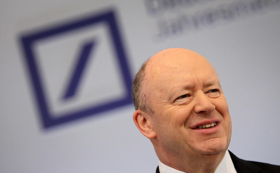 Der Vertrag des Vorstandschefs John Cryan läuft noch bis 2020 – Chefaufseher Paul Achleitner möchte ihn aber wohl schon jetzt absetzen. (Bild: AFP)