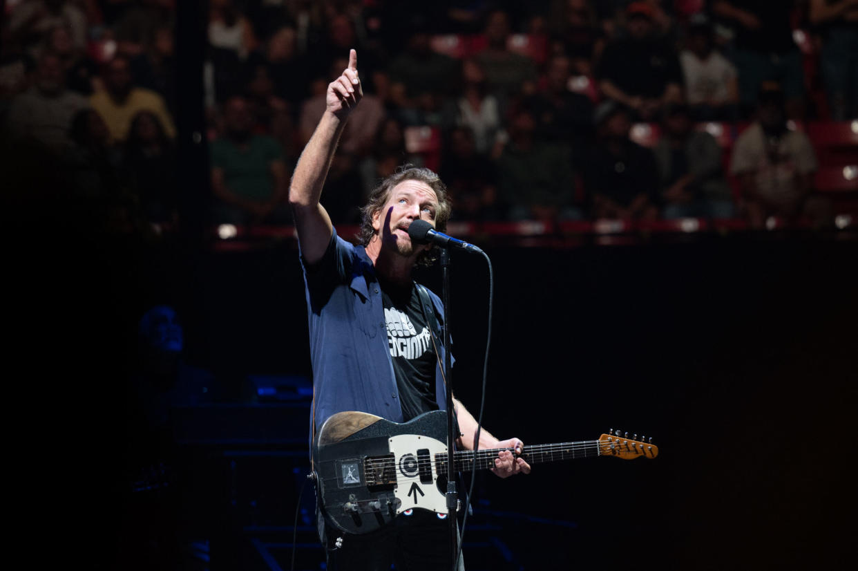 Eddie Vedder Announces Seattle Solo Benefit Shows