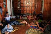 <p>Students sleep on a dormitory floor at Lirboyo Islamic boarding school in Kediri, Indonesia, May 25, 2018. (Photo: Beawiharta/Reuters) </p>