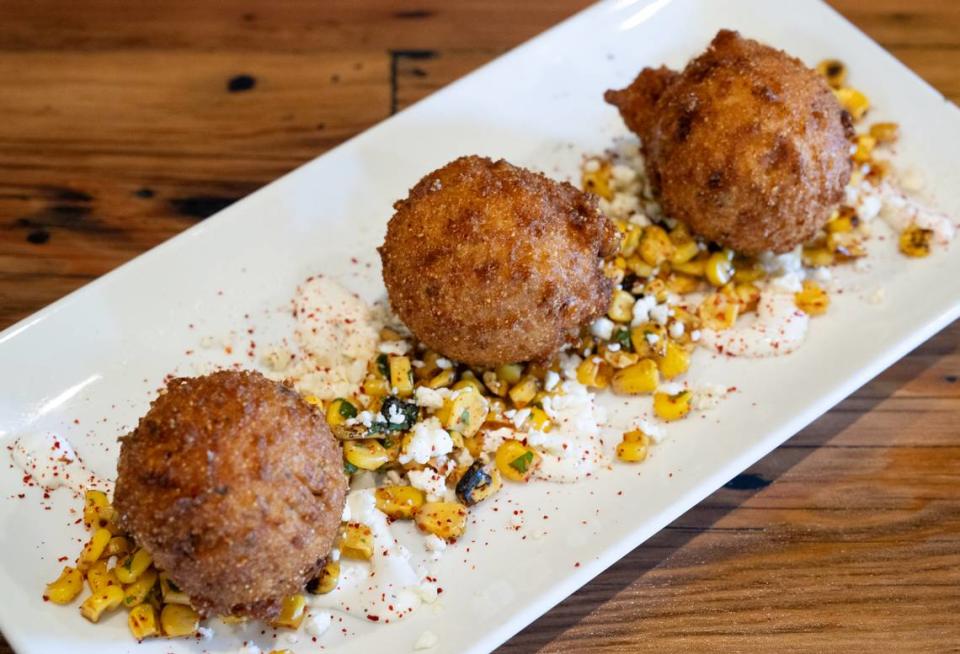 Hush Puppies de elote. en el restaurante Cora de Roseburg Square en Modesto, California, el viernes 24 de mayo de 2024.