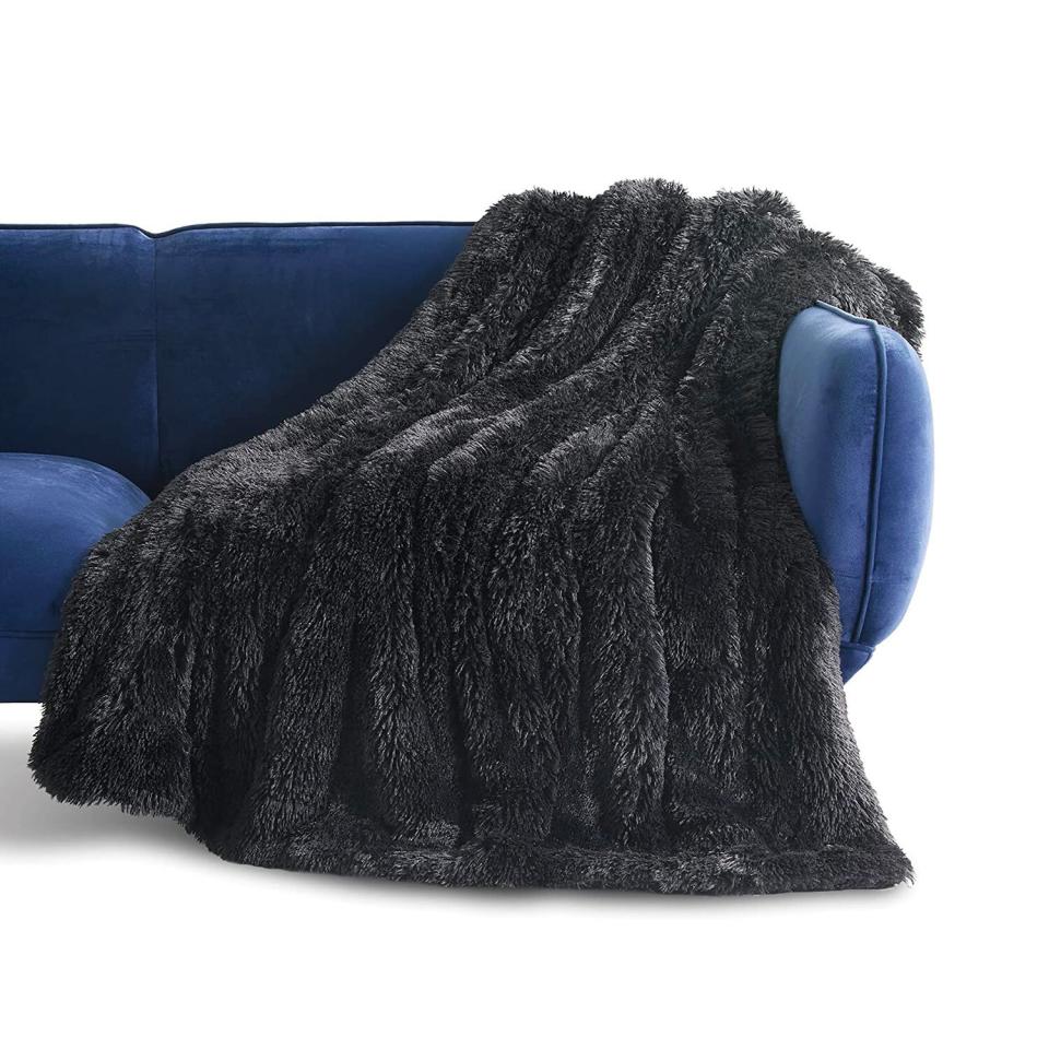 Bedsure Faux Fur Throw Blanket