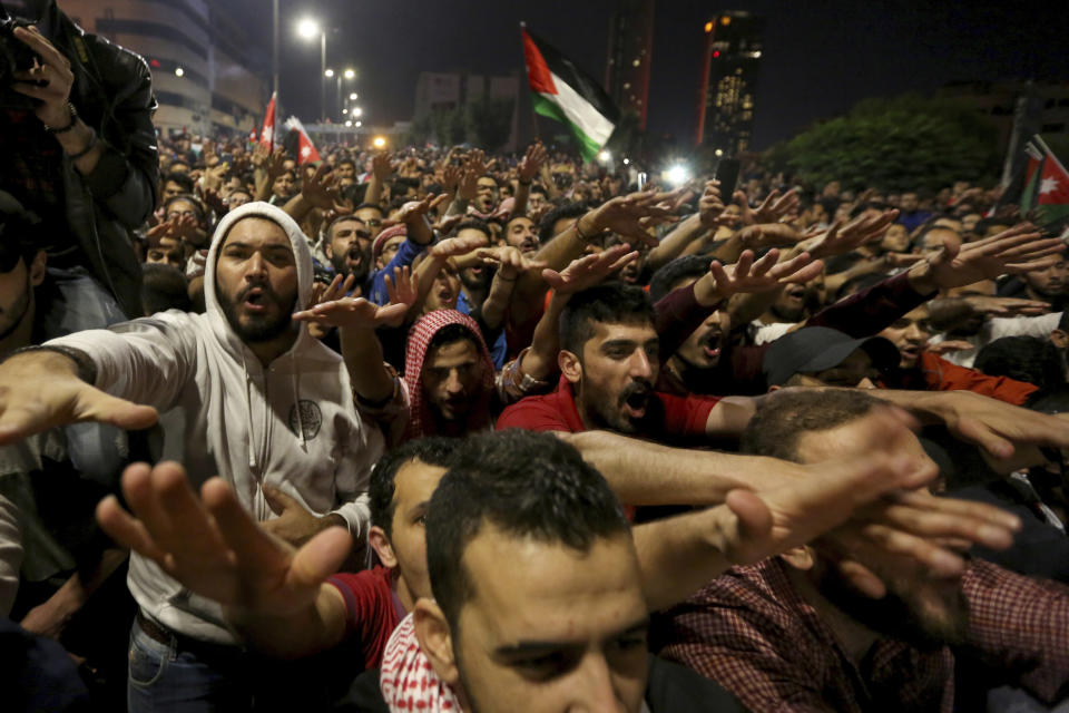 <p>Protesters gather for a demonstration outside the Prime Minister’s office in Amman, early Tuesday, June 5, 2018. (Photo: Raad al-Adayleh/AP) </p>