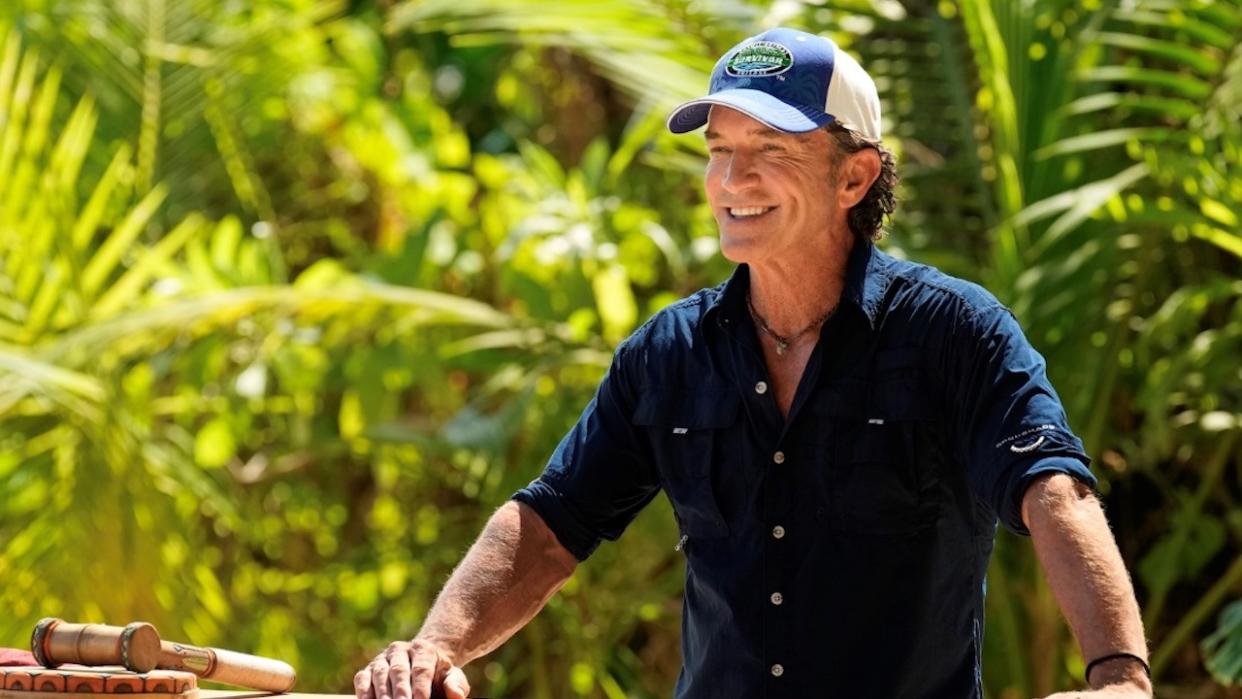  Jeff Probst conducting the Survivor auction. 