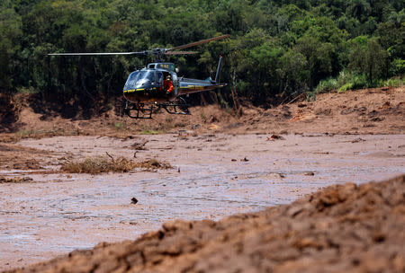A rescue helicopter is seen after a tailings dam owned by Brazilian mining company Vale SA collapsed, in Brumadinho, Brazil February 2, 2019. REUTERS/Adriano Machado