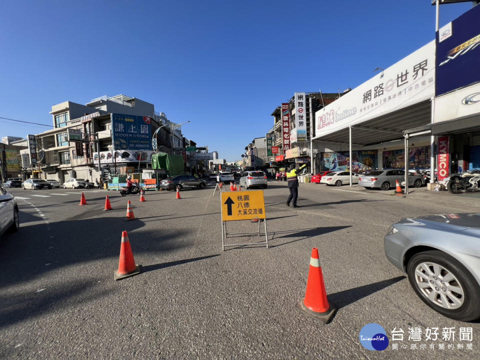 大溪分局為因應大量車潮、人潮湧入，提供建議替代道路，將派員於易壅塞路段加強疏導。