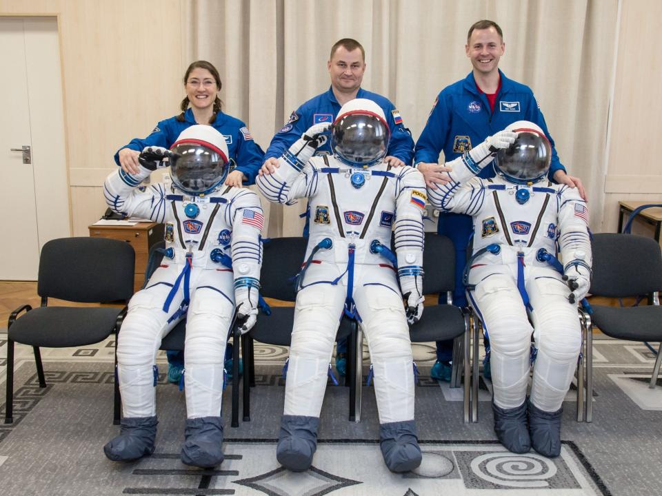 christina koch alexey ovchinin nick hague expedition astronauts cosmonauts 59 60 crew sokol spacesuits jsc2019e009960_orig