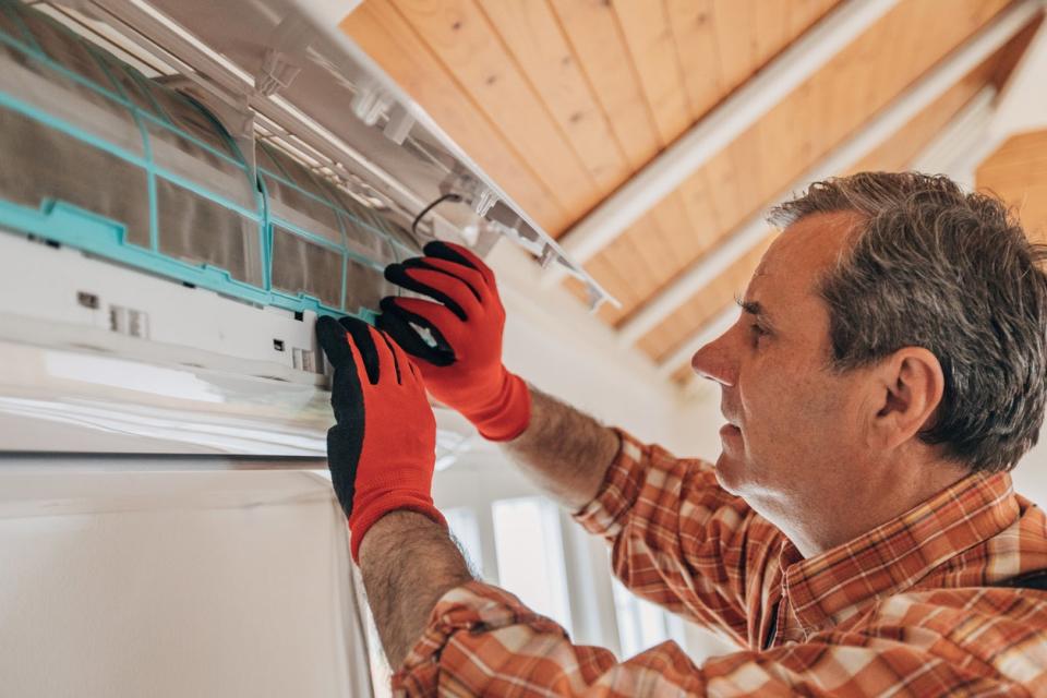 The technician installs the air conditioner