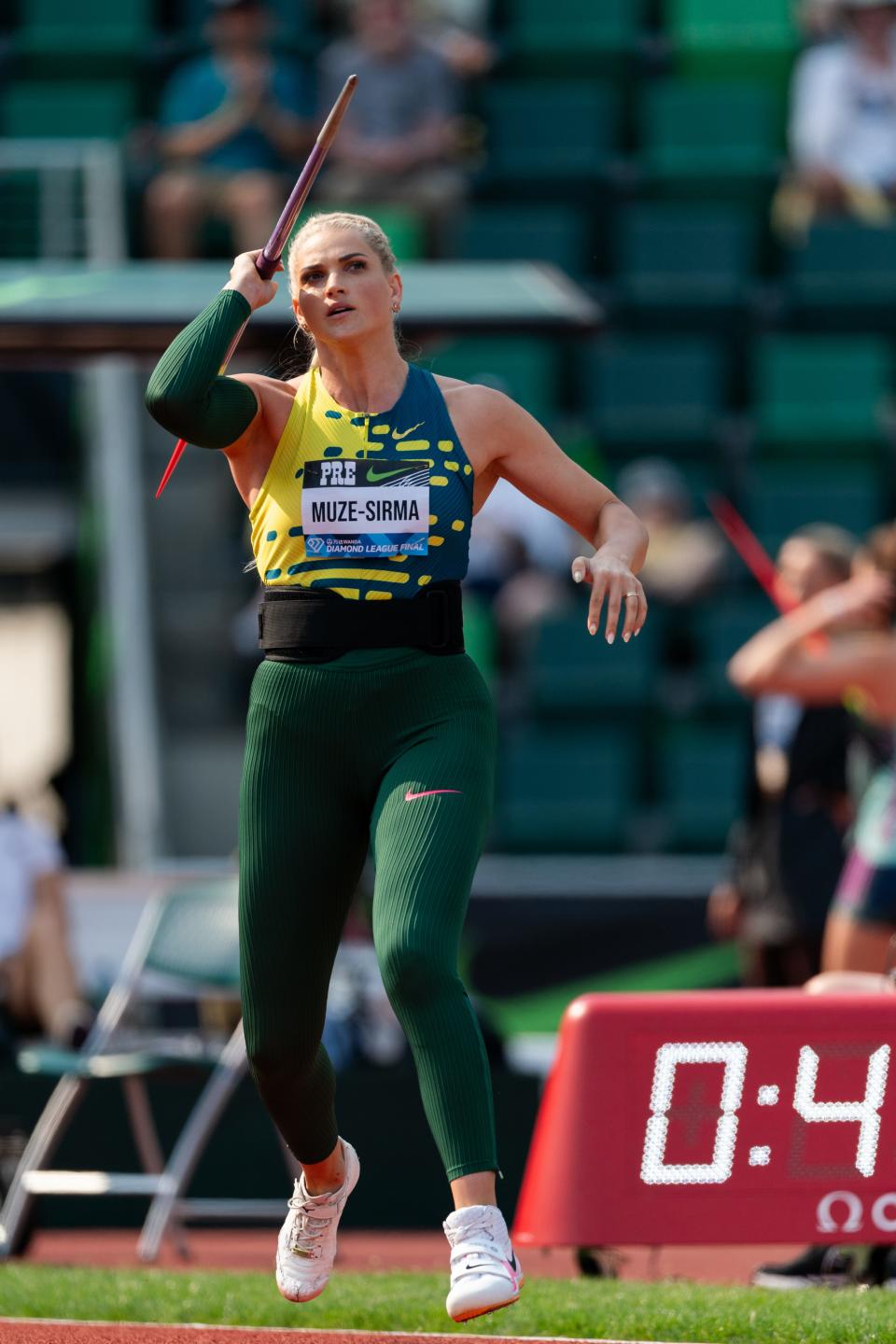 EUGENE, OREGONA — 16. SEPTEMBRĪ: Līna Muze-Sirma no Latvijas sacenšas sieviešu šķēpa mešanā 2023. gada Prefontaine Classic un Wanda Diamond League finālā Heivorda stadionā 2023. gada 16. septembrī Eiženā, Oregonas štatā.  (Foto Ali Gradisher/Getty Images)