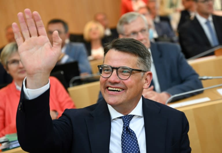 Rund vier Wochen vor der Landtagswahl in Hessen liegt die CDU von Ministerpräsident Boris Rhein in einer Umfrage weiter deutlich vor SPD und Grünen. Die Christdemokraten kommen im ZDF-"Politbarometer" auf 30 Prozent, SPD und Grüne auf je 19 Prozent. (Arne Dedert)