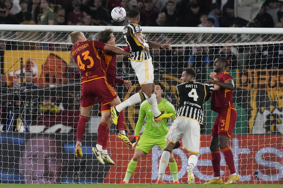 Juventus' Bremer, top, scores his side's first goal during the Serie A soccer match between Roma and Juventus, at Rome's Olympic Stadium, Sunday, May 5, 2024. (AP Photo/Andrew Medichini)