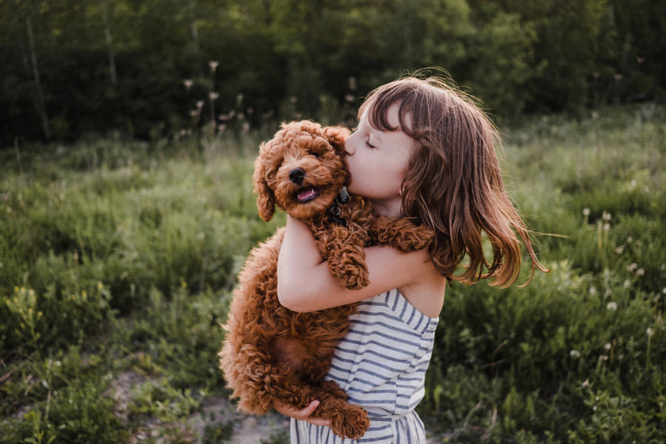 Zwischen Kindern und Haustieren herrscht meist eine innige Verbindung – oft auch, was die Namen betrifft. (Symbolbild: Getty Images)