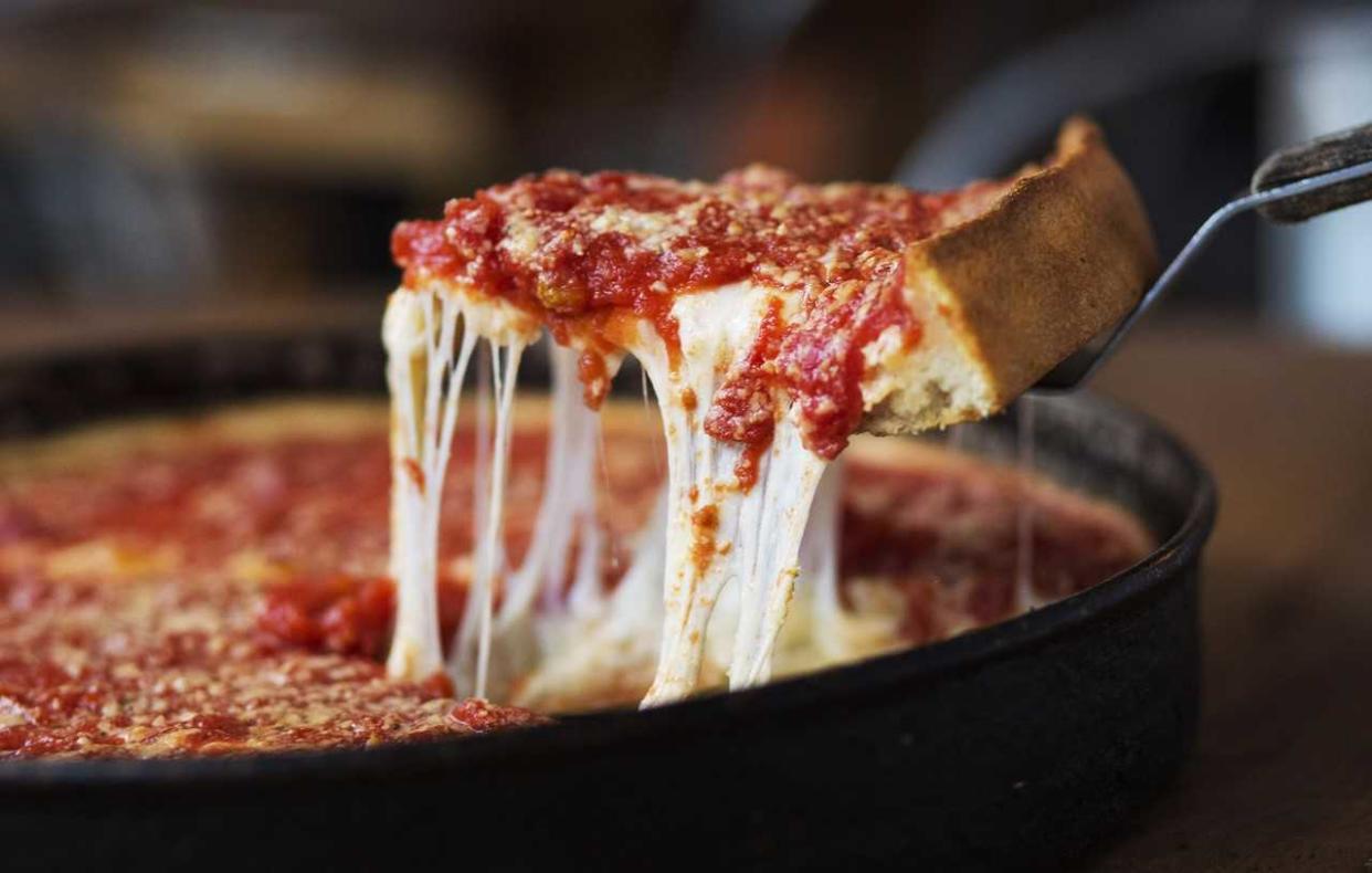 Lou Malnati's pizzeria is planning to expand into Oak Creek.