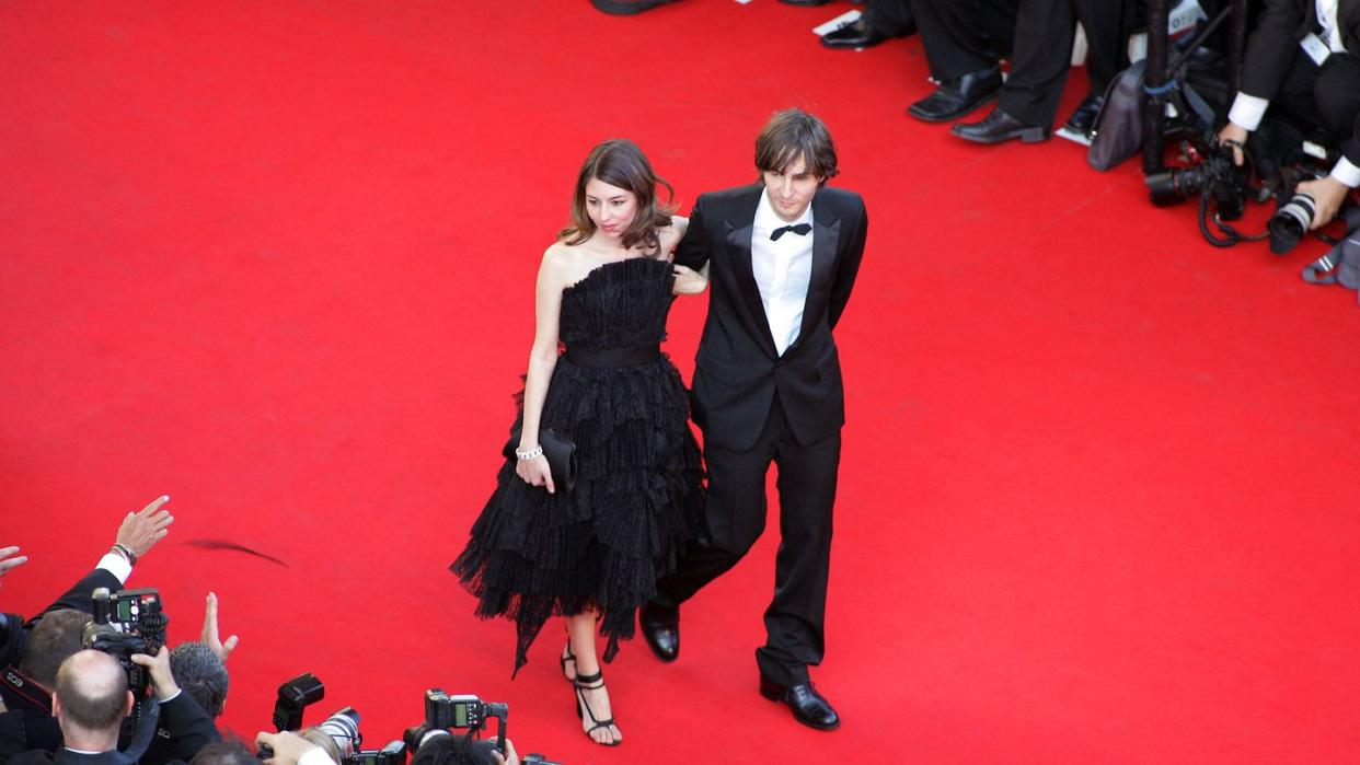 us director sofia coppola and her companion phoenix singer thomas mars pose upon arriving at the festival palace to attend the premiere of the film marie antoinette at the 59th edition of the international cannes film festival in cannes, southern france, 24 may 2006 marie antoinette is the latest film by coppola who won an oscar in 2004 for best original screenplay for her lost in translation as the cannes film festival hit the halfway mark on tuesday, the field remained wide open with critics largely divided on which of the 20 films could carry off the coveted palme dor afp photo jacques munch pool photo by jacques munch pool afp photo by jacques munchpoolafp via getty images