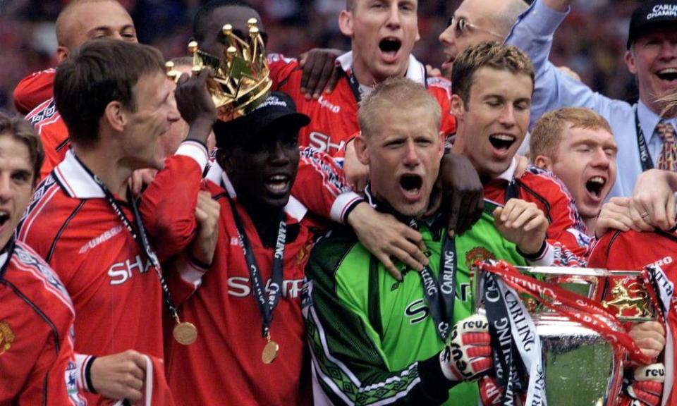 Manchester United celebrate their 1999 title, won with 79 points. Their previous was achieved with 75.