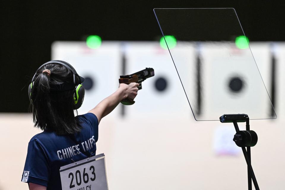 台灣空氣手槍好手吳佳穎出戰東京奧運女子25公尺手槍項目。(Photo by Tauseef MUSTAFA / AFP) (Photo by TAUSEEF MUSTAFA/AFP via Getty Images)