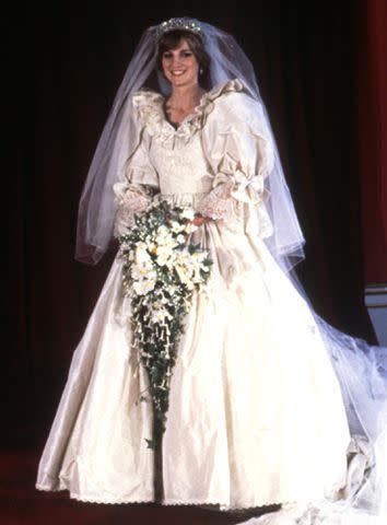 <p>Hulton-Deutsch Collection/CORBIS/Corbis via Getty</p> Princess Diana in her wedding dress