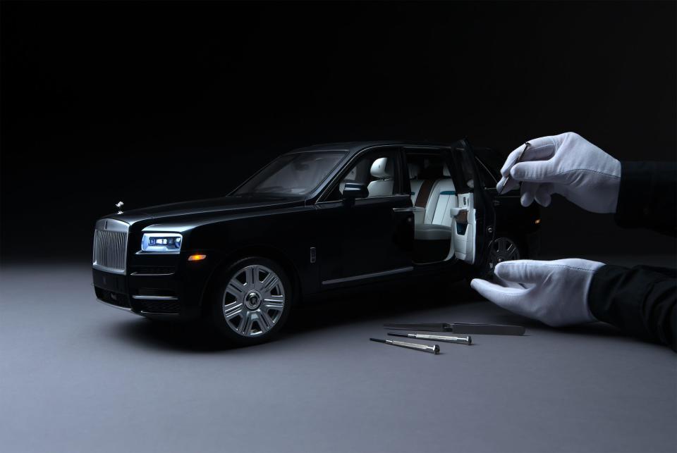 Rolls-Royce Cullinan 1:8- scale replica.