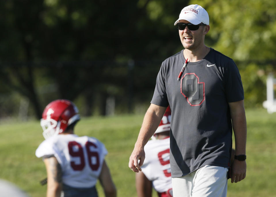 Oklahoma head coach Lincoln Riley watches during an NCAA college football practice in Norman, Okla., Thursday, Aug. 17, 2017. (AP)